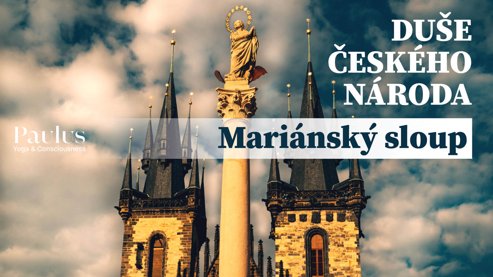 Socha Panny Marie na vrcholu Mariánského sloupu v Praze, detail z pískovce proti nebi